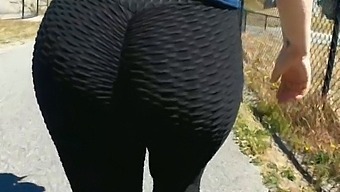 Wife'S Big Ass Exposed In Public Wearing Leggings