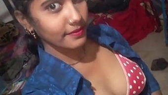 Indian Village Girls Show Off Their Panty And Pussy In Hd Video