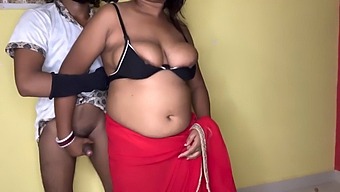 Kamvali Bay, An Indian Curvy Woman